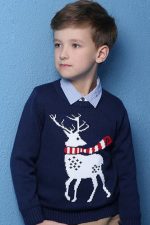 Pull Noël enfant tricoté renne bleu - Porté