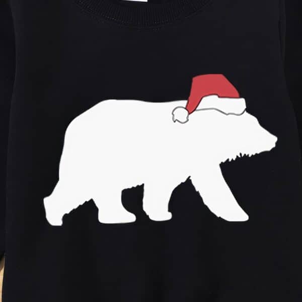 Pull Noir Famille Ours Polaire & Bonnet de Noël Vue de près
