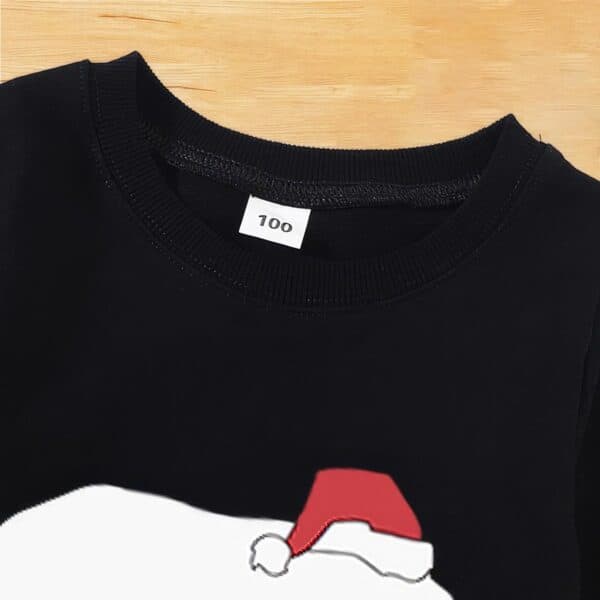 Pull Noir Famille Ours Polaire & Bonnet de Noël Vue du col