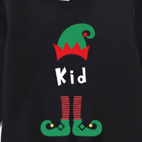 Pull Noir Lutin de Noël vue de près