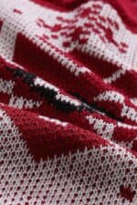 pull homme rouge noel vue de pres